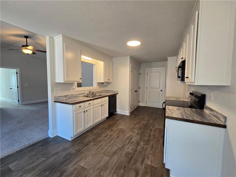 Furnished interior view inside a new home in , Hartwell (Image 8).