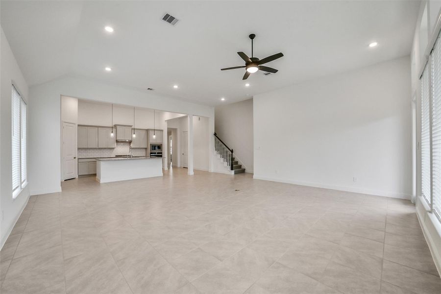 Spacious, unfurnished interior of a new home in Mavera, Conroe (Image 29).