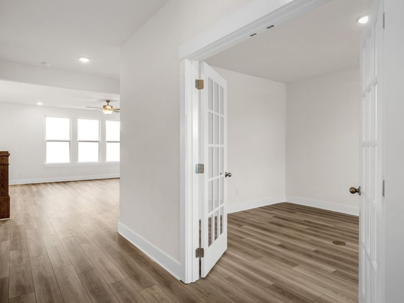 Spacious, unfurnished interior of a new home in Benders Cove, Mount Juliet (Image 23).
