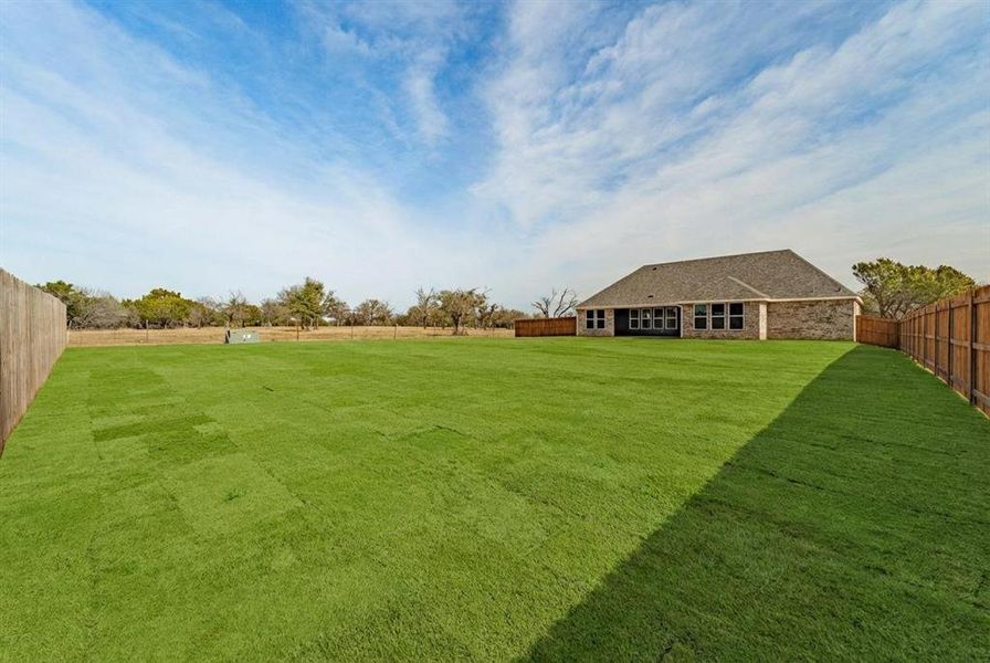 Exterior details and patio area of a home in , Glen Rose (Image 28).