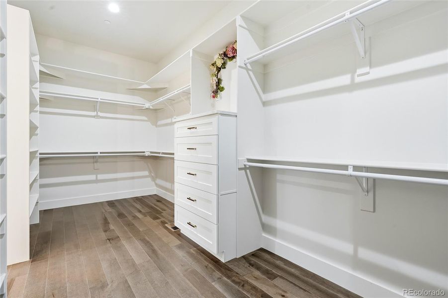 Spacious, unfurnished interior of a new home in , Brighton (Image 21).