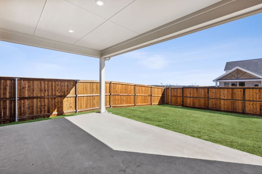 Exterior details and patio area of a home in Dove Hollow, Waxahachie (Image 4).