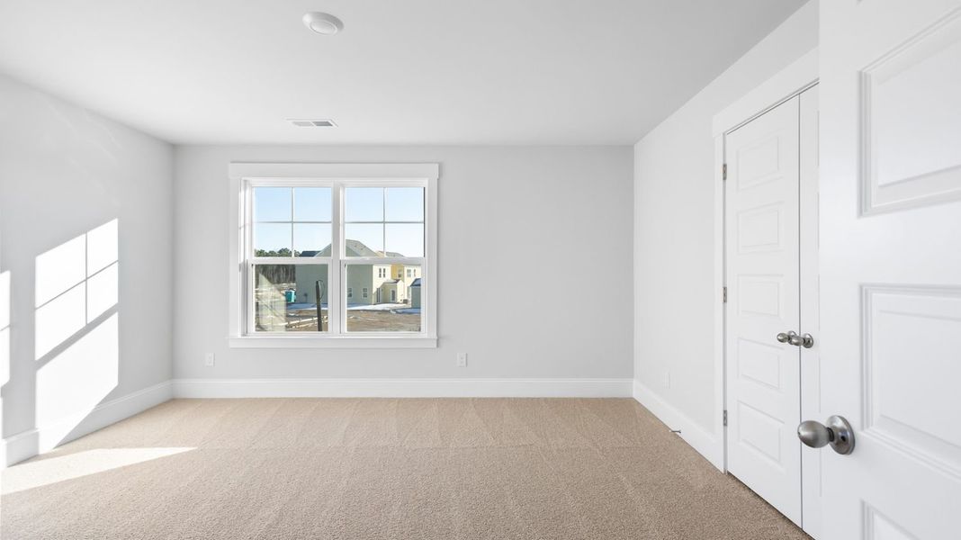 Spacious, unfurnished interior of a new home in Sherwood Manor, Atlanta (Image 15).