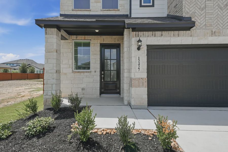 Exterior details and patio area of a home in Stillwater Ranch, San Antonio (Image 3).