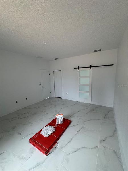 Spacious, unfurnished interior of a new home in , Winter Garden (Image 19).