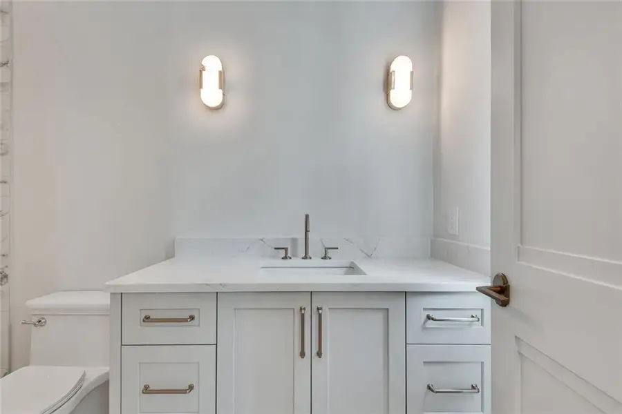 Image 100 of a home in .
