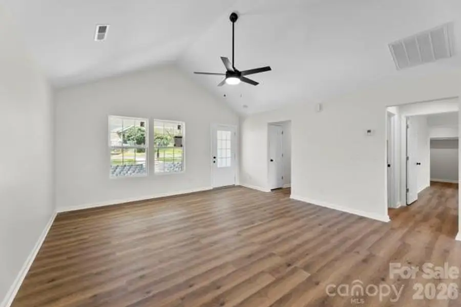 Spacious, unfurnished interior of a new home in , Kings Mountain (Image 9).