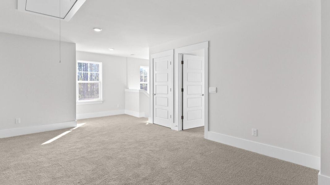 Spacious, unfurnished interior of a new home in Rolling Hills, Bolivia (Image 29).