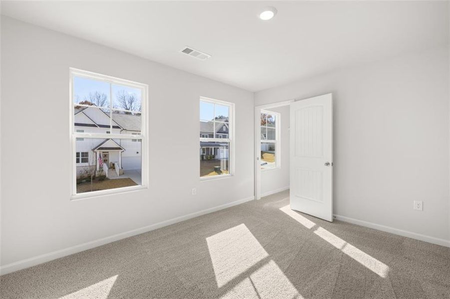 Spacious, unfurnished interior of a new home in Falcon Landing, Gainesville (Image 36).