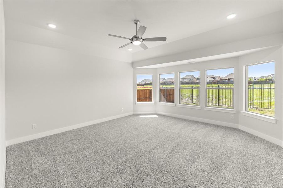 Spacious, unfurnished interior of a new home in Somerset Park, Rockwall (Image 28).
