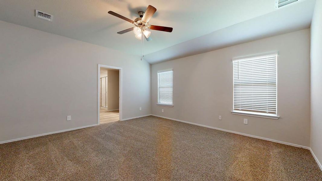 Spacious, unfurnished interior of a new home in Turnbo Ranch, Killeen (Image 20).