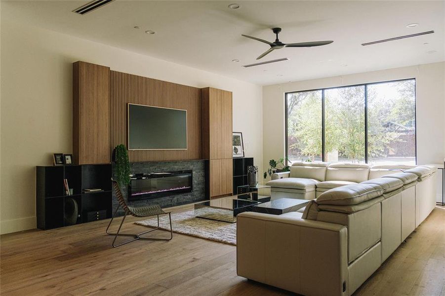 Furnished interior view inside a new home in , Dallas (Image 13).