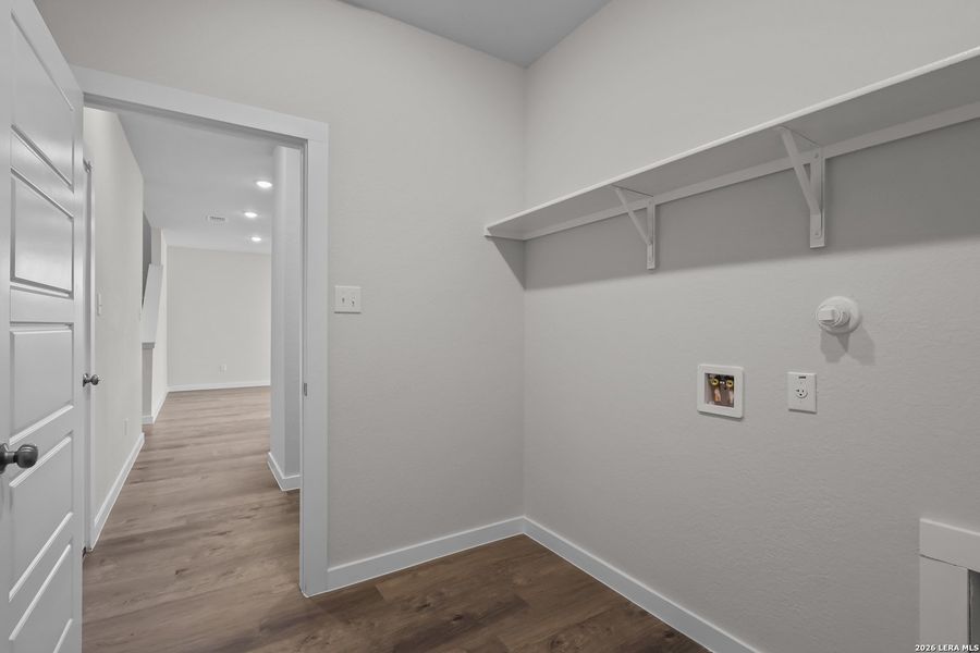 Spacious, unfurnished interior of a new home in Cinco Lakes, San Antonio (Image 17).