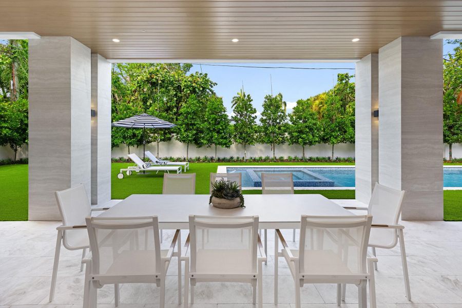 COVERED PATIO / DINING