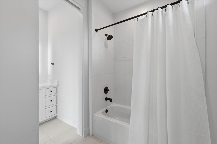 Furnished interior view inside a new home in , Bellaire (Image 32).