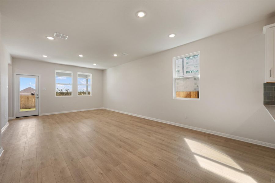 Spacious, unfurnished interior of a new home in Patterson Ranch, Georgetown (Image 21). Spacious, unfurnished interior of a new home in Patterson Ranch, Georgetown (Image 21).