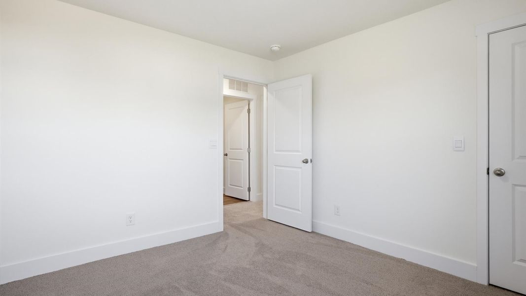 Spacious, unfurnished interior of a new home in Millstone Village, Morristown (Image 40).