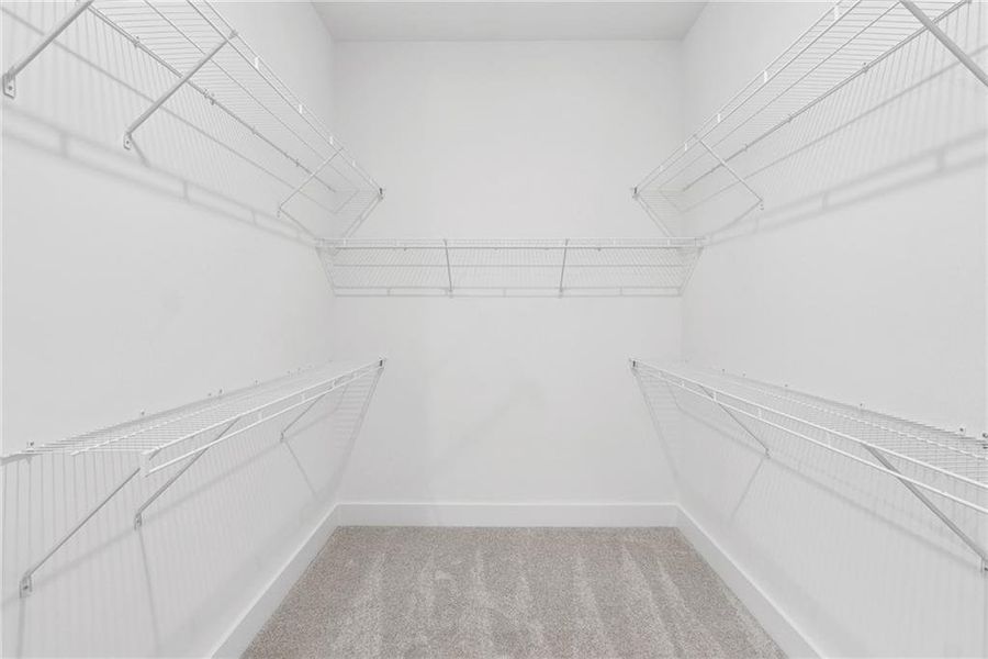 Spacious, unfurnished interior of a new home in , Gainesville (Image 15).