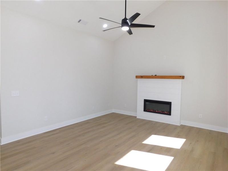 Spacious, unfurnished interior of a new home in , Dahlonega (Image 14).