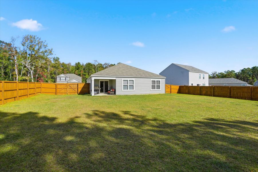 Exterior details and patio area of a home in Stone Ridge, Moncks Corner (Image 3).