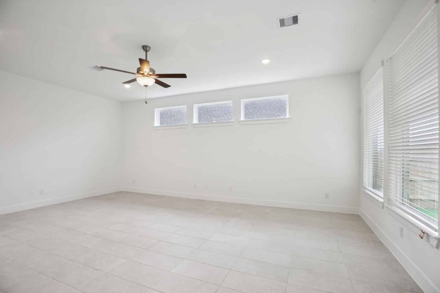 Spacious, unfurnished interior of a new home in The Trails, New Caney (Image 33).