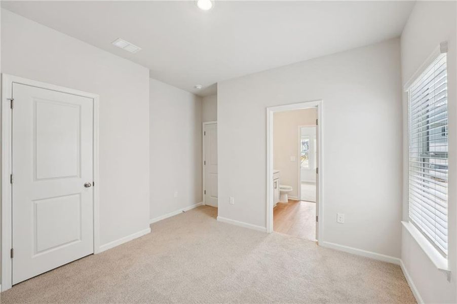 Spacious, unfurnished interior of a new home in Westmont Preserve, Powder Springs (Image 37).