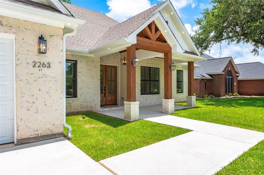 Exterior details and patio area of a home in , West Columbia (Image 3).