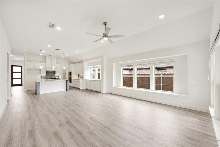 Spacious, unfurnished interior of a new home in Ridge Ranch, Mesquite (Image 28). Spacious, unfurnished interior of a new home in Ridge Ranch, Mesquite (Image 28).