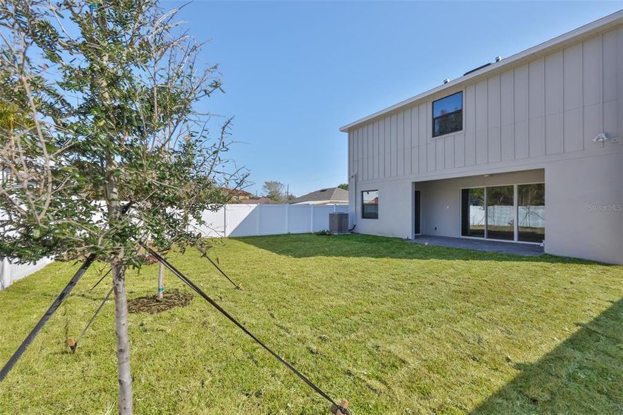 Exterior details and patio area of a home in , Tampa (Image 4).