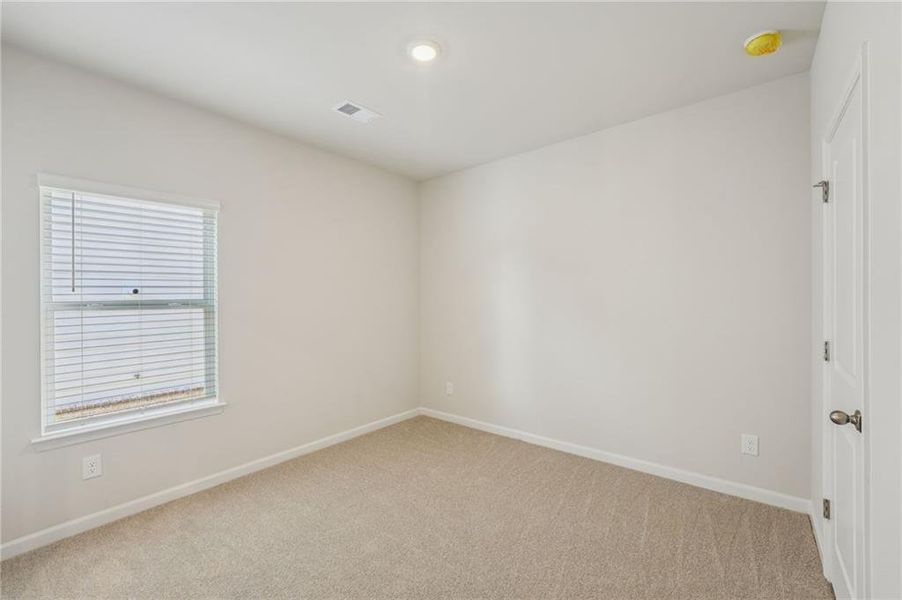 Spacious, unfurnished interior of a new home in Westmont Preserve, Powder Springs (Image 28).