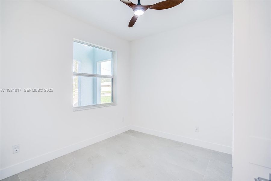Spacious, unfurnished interior of a new home in , Cape Coral (Image 20).