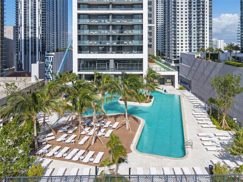 Condo located in Miami, FL showcasing its design and architecture (Image 23).
