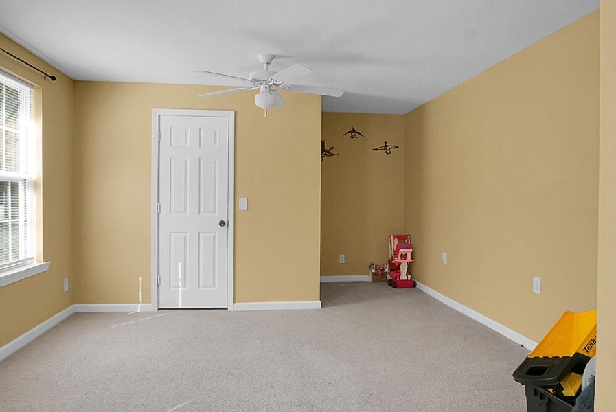 Spacious, unfurnished interior of a new home in , Bonneau (Image 23).