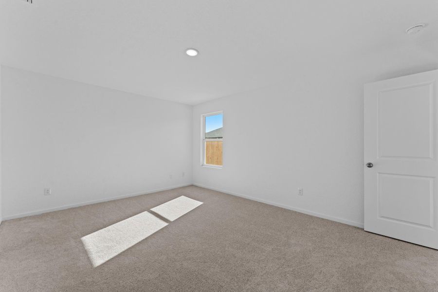 Spacious, unfurnished interior of a new home in Friendship Oaks, Fredericksburg (Image 22).