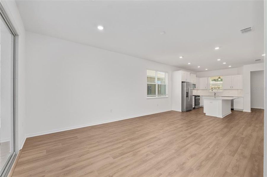 Spacious, unfurnished interior of a new home in , Ocala (Image 34).