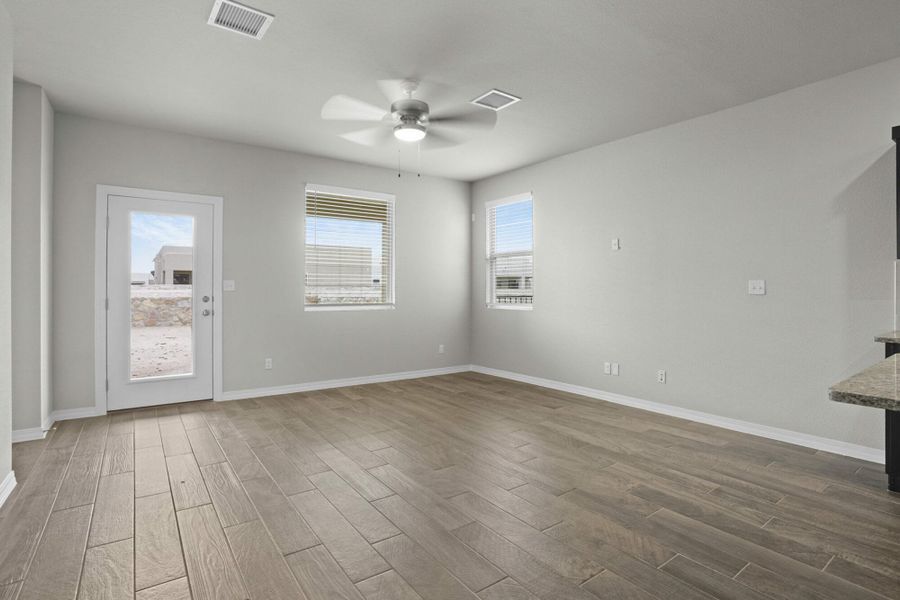 Spacious, unfurnished interior of a new home in Campo Del Sol, El Paso (Image 11).