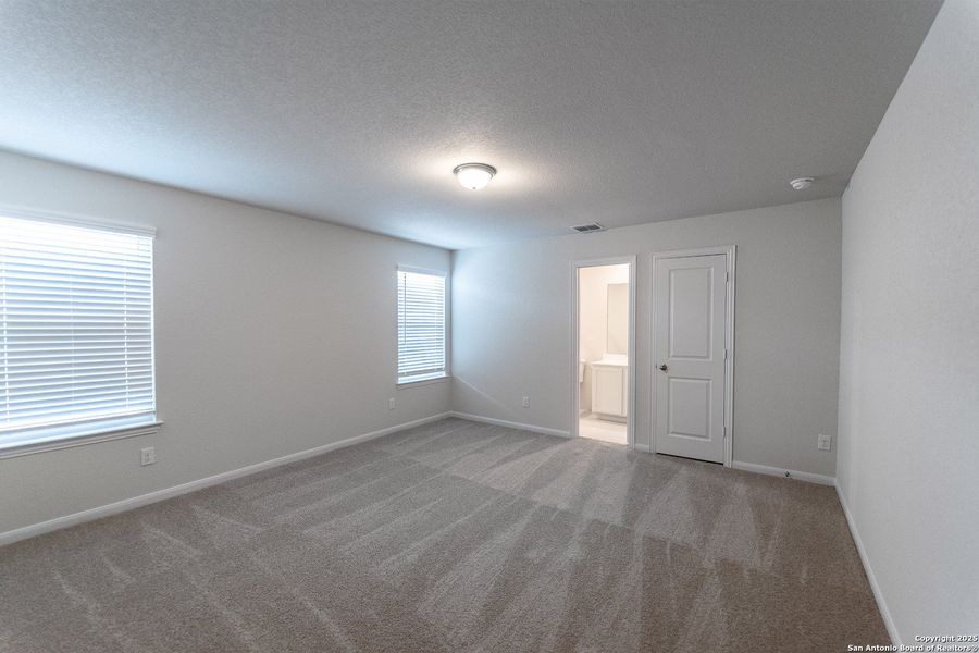 Spacious, unfurnished interior of a new home in Hunter's Ranch, San Antonio (Image 14).