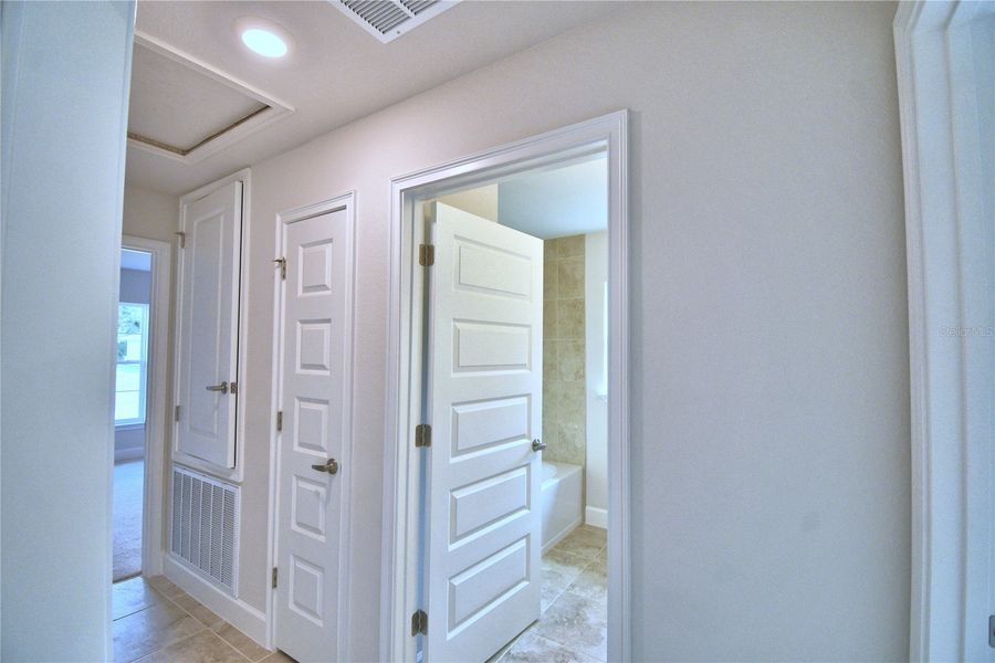 Spacious, unfurnished interior of a new home in Cadence Crossing, Auburndale (Image 25).