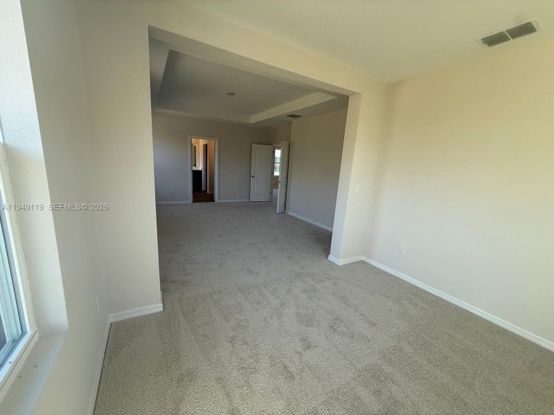 Spacious, unfurnished interior of a new home in , Land O' Lakes (Image 10).
