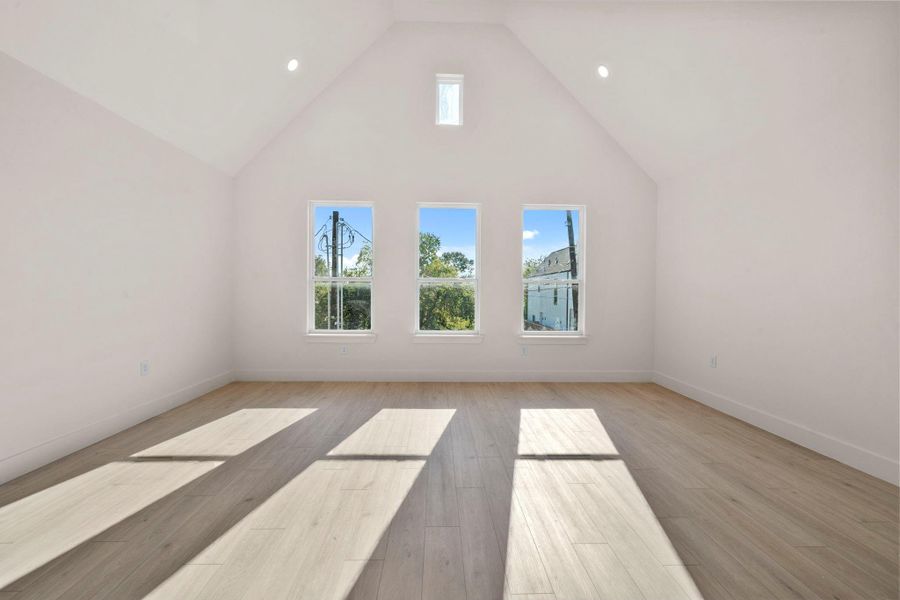 Spacious, unfurnished interior of a new home in , Houston (Image 10).