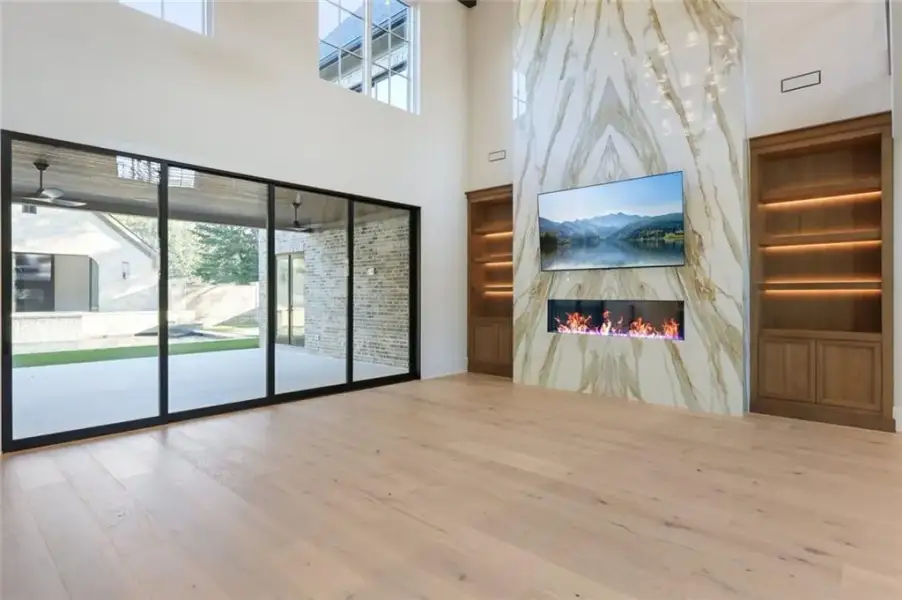 Spacious, unfurnished interior of a new home in , Alpharetta (Image 29).