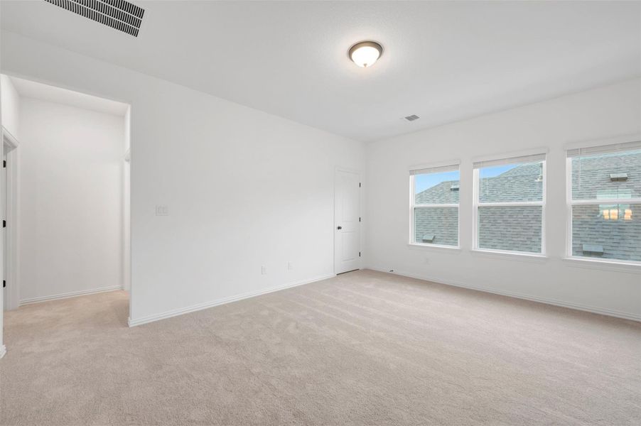 Spacious, unfurnished interior of a new home in Heritage, Dripping Springs (Image 23).