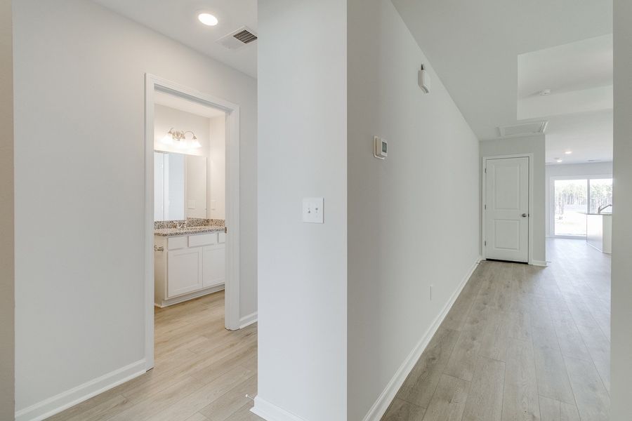 Spacious, unfurnished interior of a new home in Ellington, Elgin (Image 10).