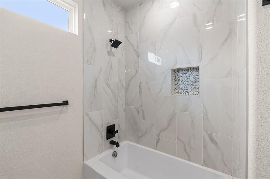 Bathroom featuring tiled shower / bath combo