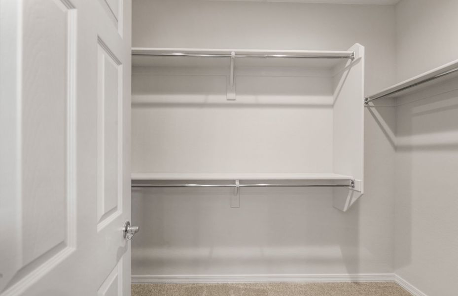 Spacious, unfurnished interior of a new home in Artisan at Asante, Surprise (Image 14).