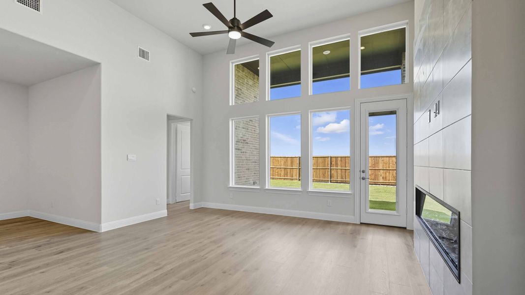 Spacious, unfurnished interior of a new home in Peachtree Meadows, Rockwall (Image 18).