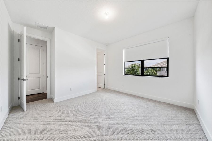 Spacious, unfurnished interior of a new home in , Pembroke Pines (Image 11).