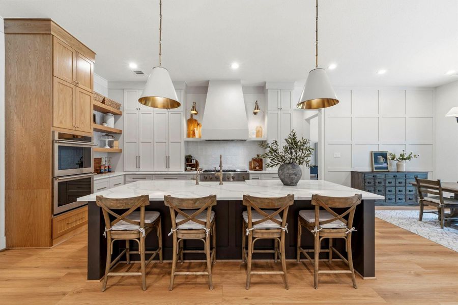 Open concept with ample seating. Open concept with ample seating.