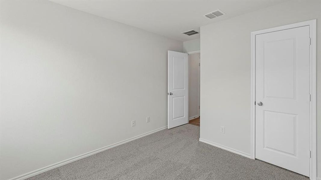 Spacious, unfurnished interior of a new home in Bluff Springs, Ferris (Image 18).