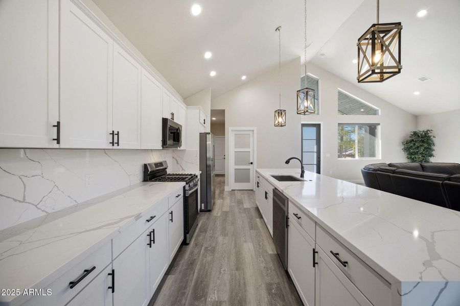 2701NEagleViewLp-ShowLowAZ-13